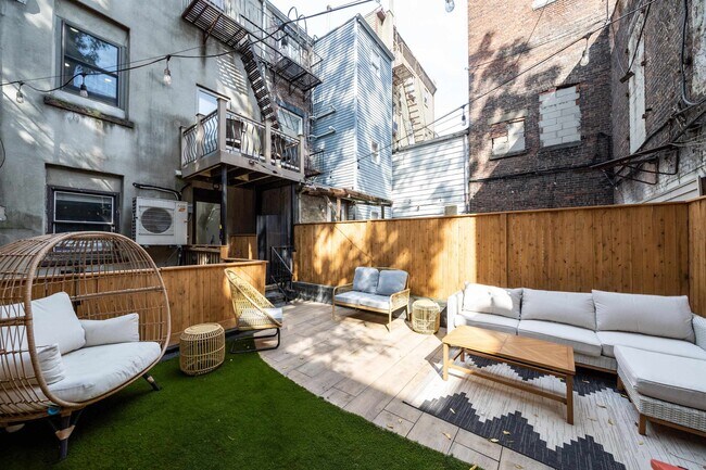 Building Photo - 235 Bloomfield St