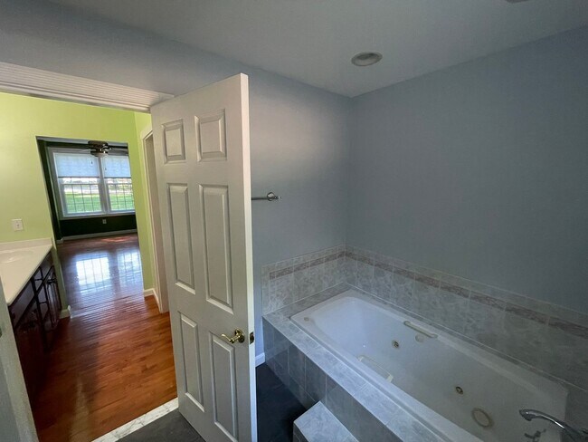 Building Photo - 3 Bed 2.5 Bath Home in Dover