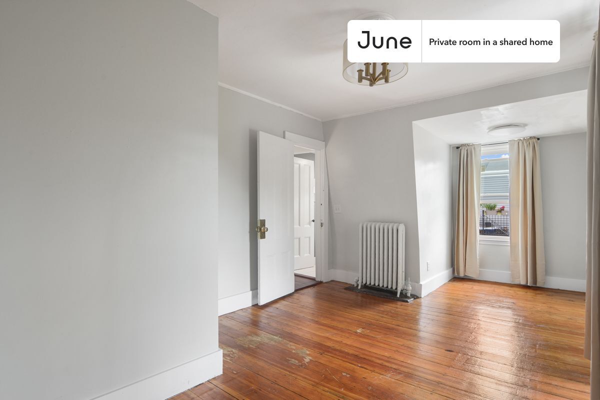 Building Photo - Room in Shared 4 bed/2.5 bath home