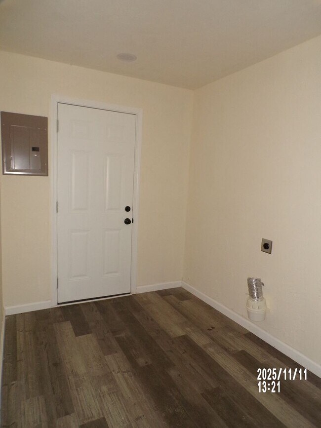 Building Photo - 1607 NW Lincoln Ave