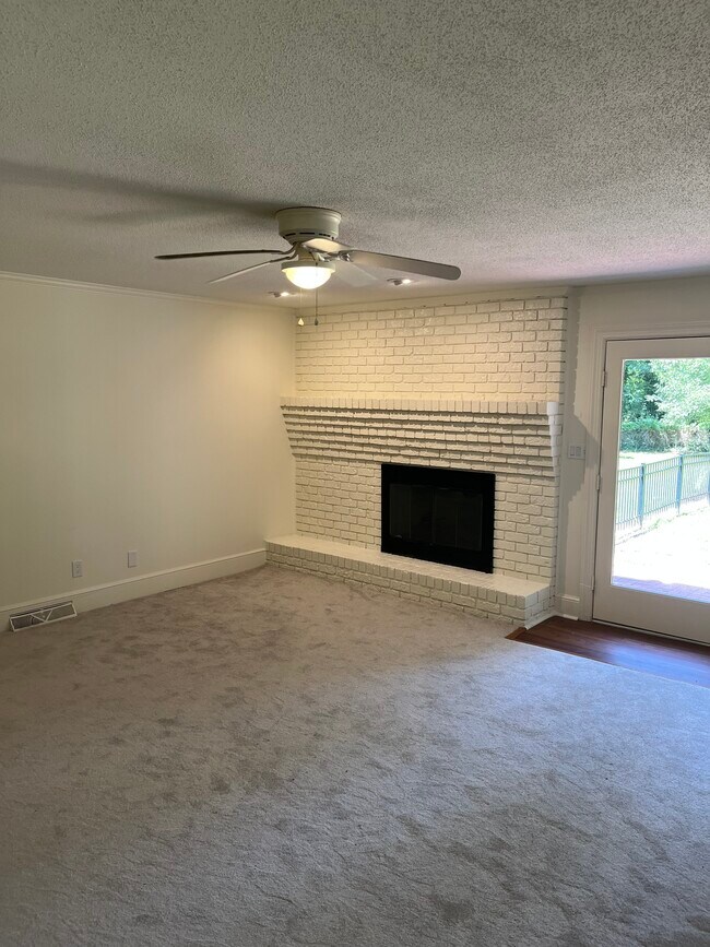 Building Photo - 4718 Rembert Dr