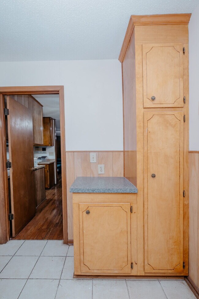 Building Photo - Fully Furnished Charleston Rental Near Folly Beach – Utilities Included | $3,100/Month