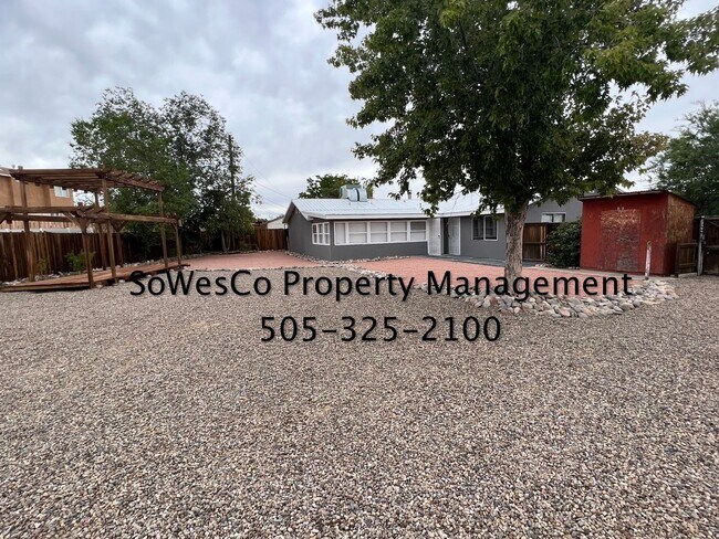Building Photo - Beautifully Remodeled Large Home in Aztec
