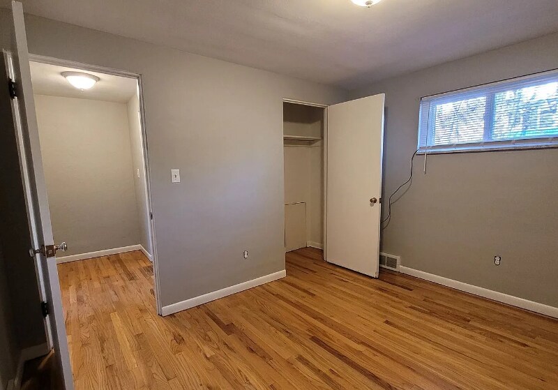 Building Photo - 2273 Pauline Ave