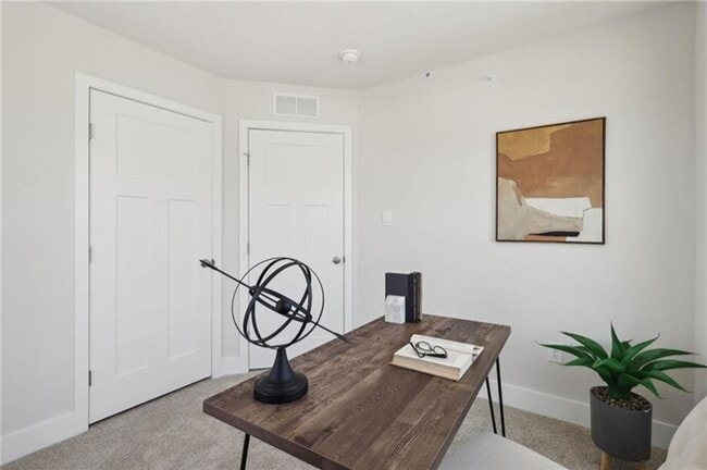 Building Photo - Luxury End-Unit Townhome with 4 Bedrooms &...