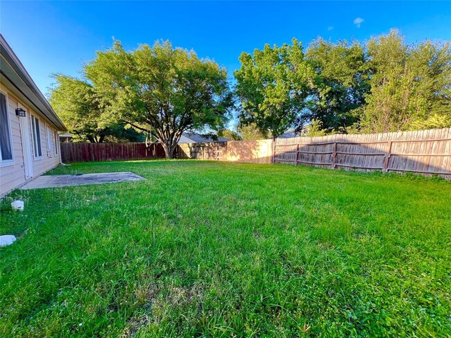 Building Photo - 5015 Summit Lodge Dr