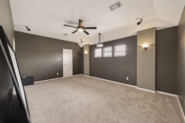 Building Photo - 28602 Hayden Park Dr