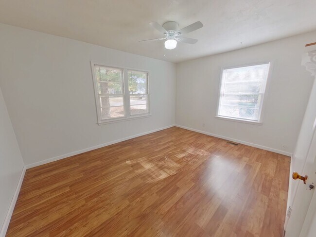 Building Photo - 2109 S Grove St