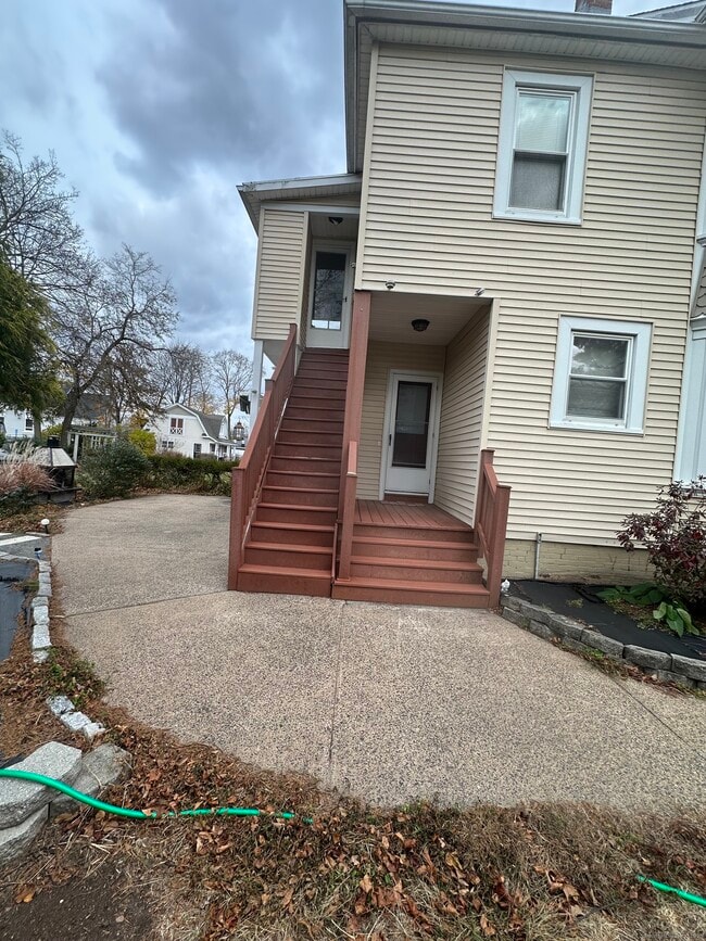 Building Photo - 421 Main St