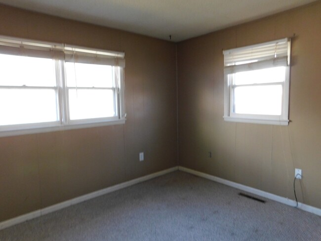 Building Photo - 3 bedroom/2 bath home in El Dorado!