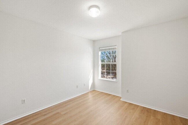 Building Photo - 11416 Dog Leg Dr