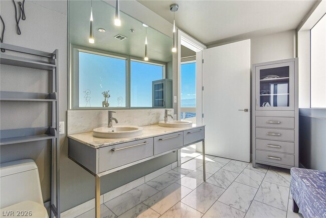 Building Photo - 4471 Dean Martin Dr