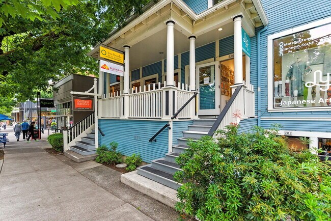 Building Photo - 906 NW 23rd Ave