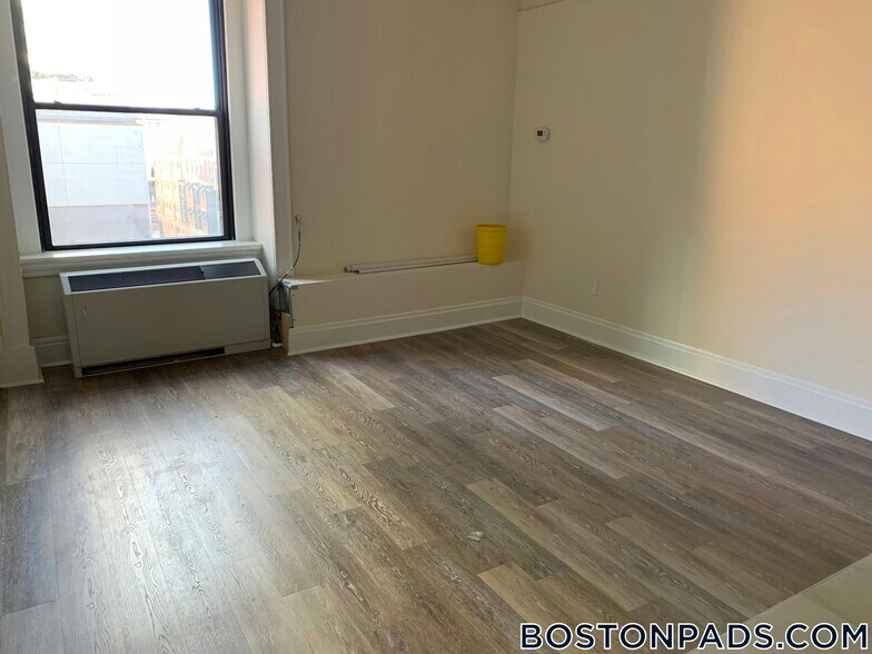 Building Photo - 62 Boylston St