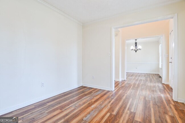 Building Photo - 105 N Oakland Cir