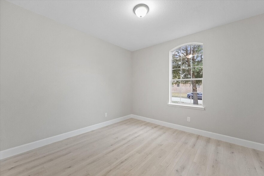 Building Photo - 21405 Naples Holw Ln