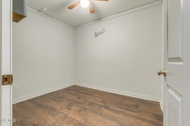 Building Photo - 2 Bdrm / 2.5 Bath, North JC - Minutes to ETSU, VA, JC Med Center