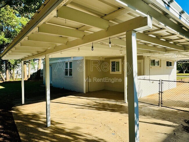 Building Photo - 2927 Brevard Ave