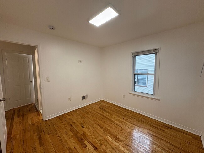 Building Photo - 425 Drummond Ave