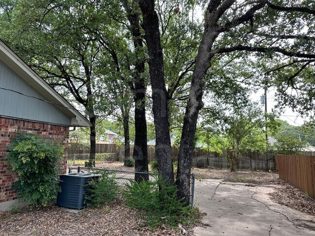 Building Photo - 7 Timberside Dr