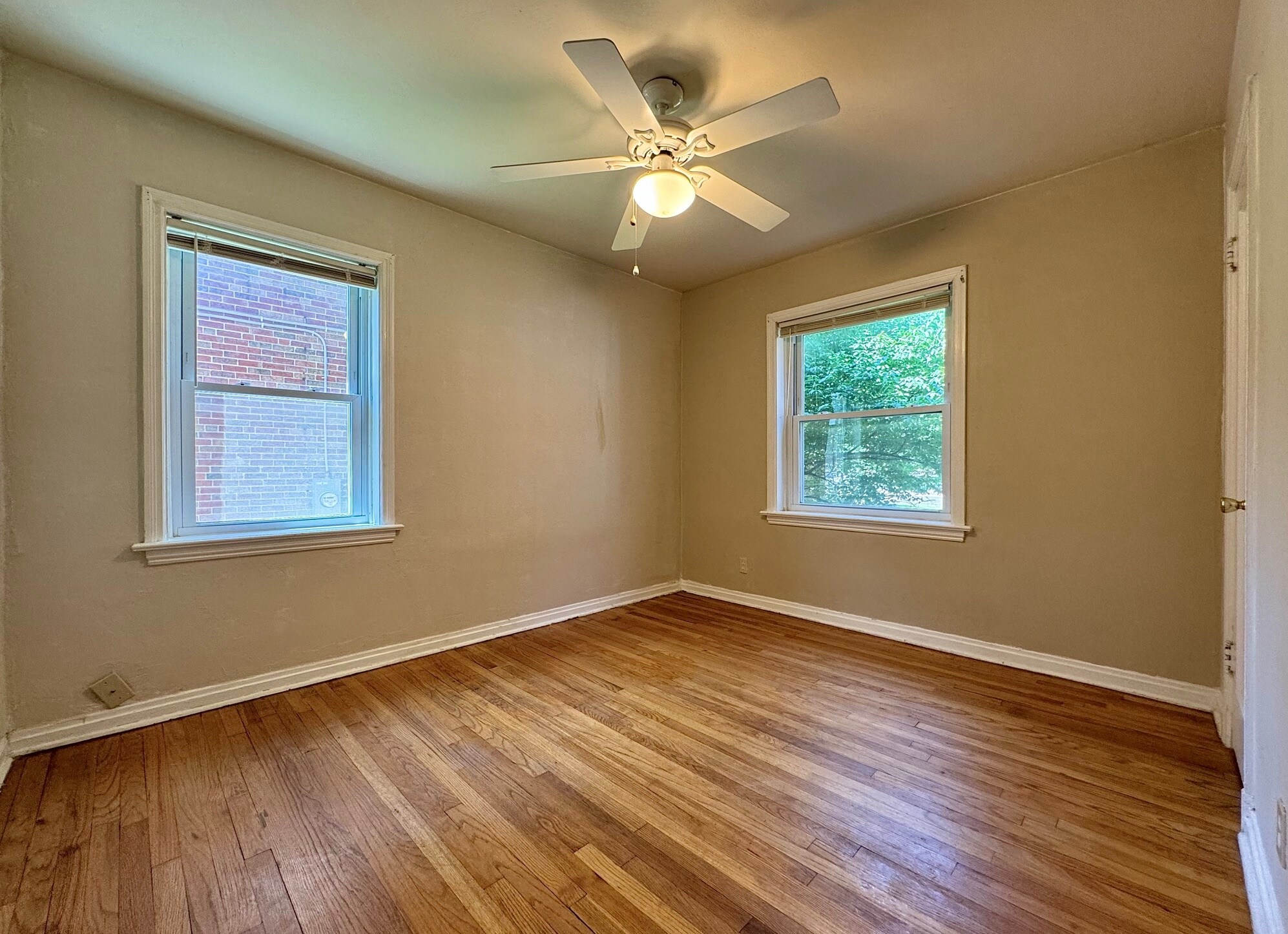 Building Photo - 420 S Hanley Rd