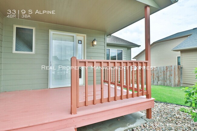 Building Photo - Perfect 4 bedroom 3 bathroom home 2200 sq ft!
