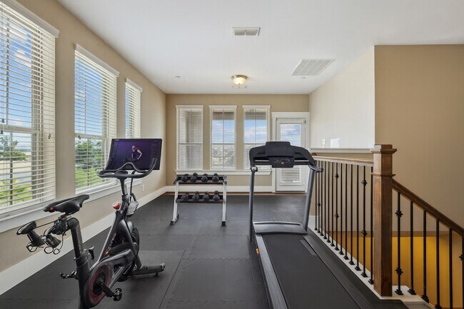 Building Photo - 803 Algona Ave