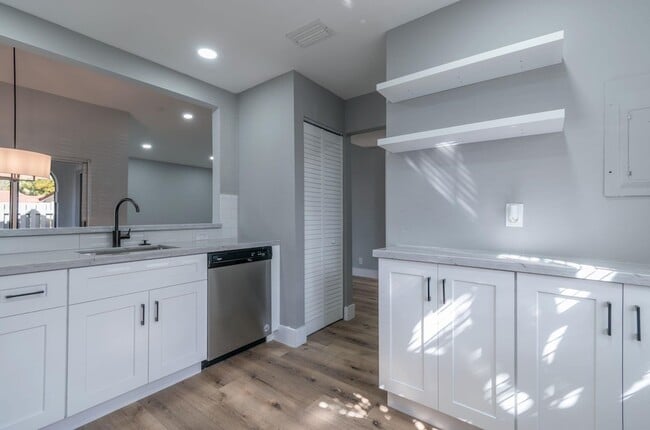 Building Photo - 1579 Springside Dr