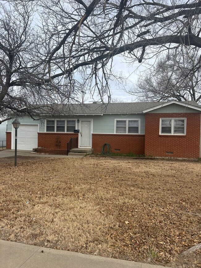 Building Photo - Super cute, Southlawn cutie!