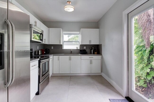 Building Photo - 968 NE 80th St