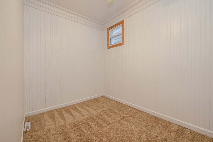 Bed 2 - 2772 N Bremen St