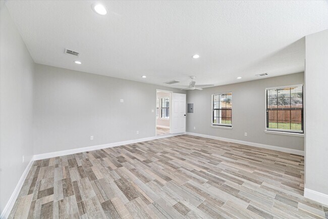 Building Photo - 2511 Nelwood Dr