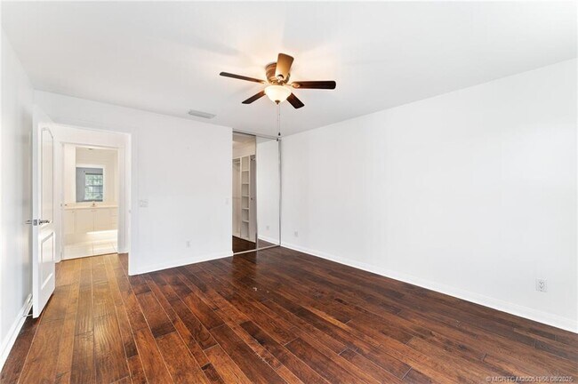Building Photo - 1607 SW Shady Lake Terrace