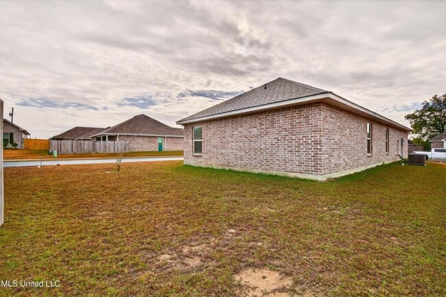 Building Photo - 18102 Evergreen Dr