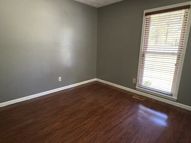 Building Photo - 204 Cobblestone Ct