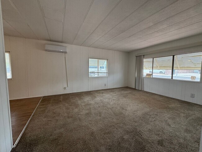 Building Photo - 1 BR 1Ba with enclosed Porch/Patio, fenced yard, RV Parking