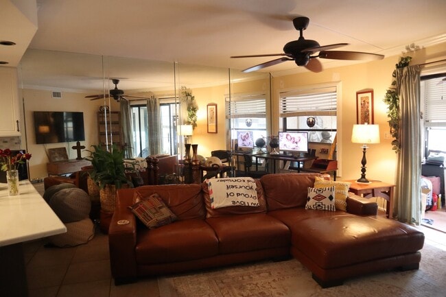 Building Photo - 2587 Cyprus Dr