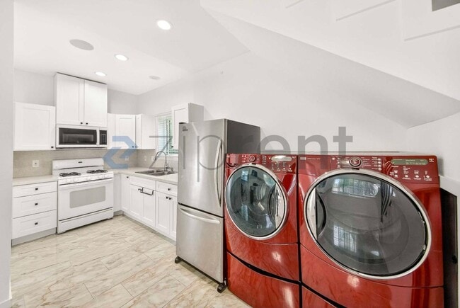 Building Photo - 17426 Elkwood St