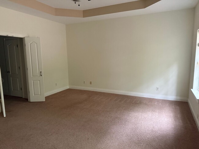 Building Photo - 252 Dedria Ln
