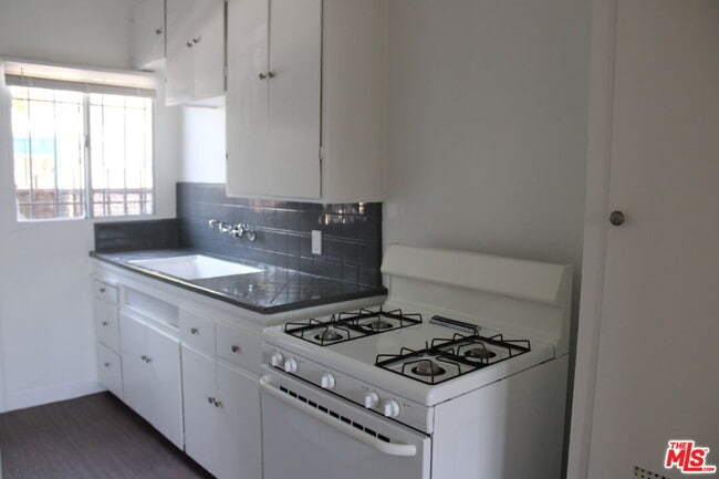 Building Photo - 6340 10th Ave