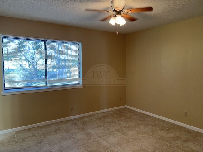 Building Photo - 3313 Sungate Dr