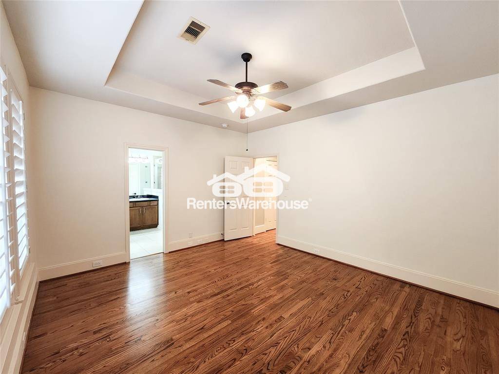 Building Photo - 1338 Studer St