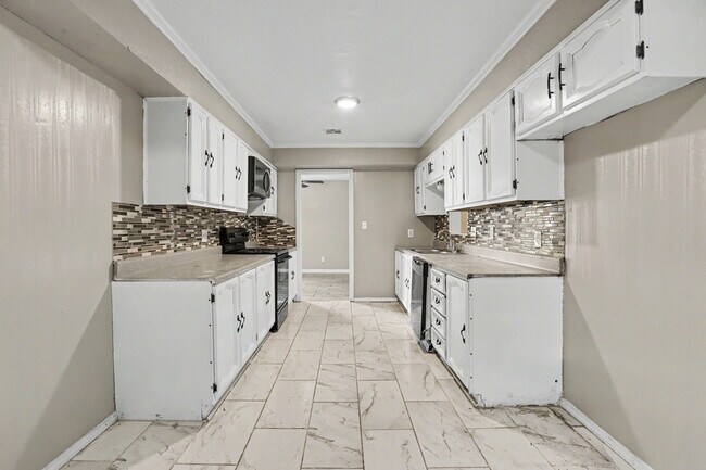 Building Photo - 2236 SW 59th Pl