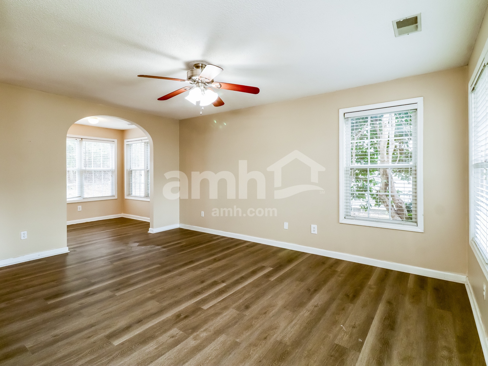 Building Photo - 120 Lake Linden Dr