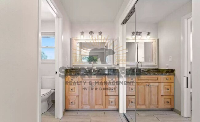 Building Photo - 4 Bedroom in Reno!!!  Great Location!