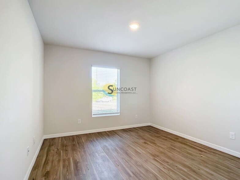 Building Photo - 1137 NW 20th Ave