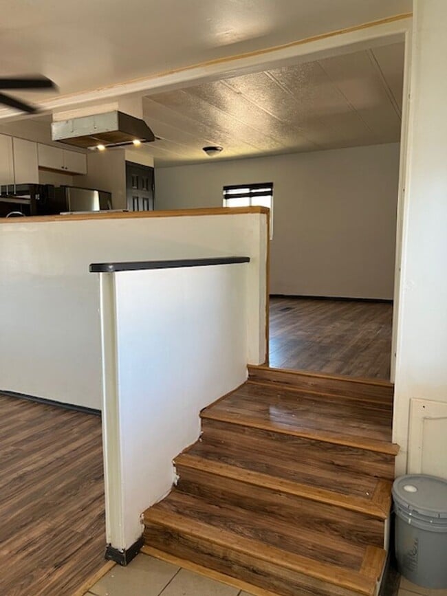 Building Photo - Cozy 2 Bedroom