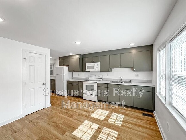 Building Photo - 169 Engle Ln