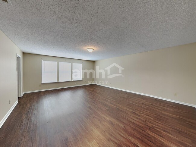 Building Photo - 10798 Cyrus Dr