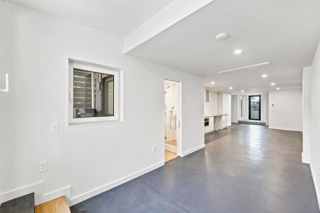 Building Photo - 55 South St